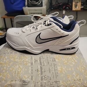 Nike Men's White and Blue Athletic Shoes
